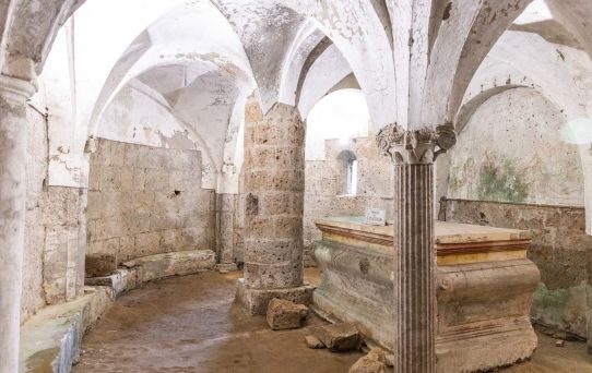 interno basilica sant elia tomba